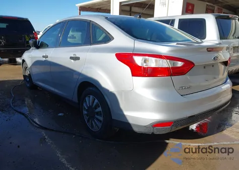 2012 Ford Focus S z USA, uszkodzony, nr VIN 1FAHP3E28CL329533